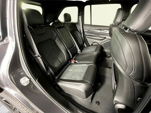 New 2025 Jeep Grand Cherokee Altitude image 10
