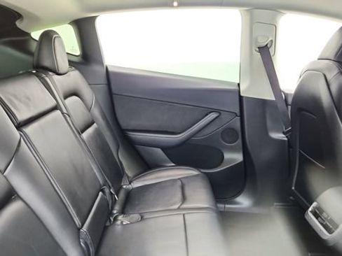 Used 2022 Tesla Model Y Long Range image 24