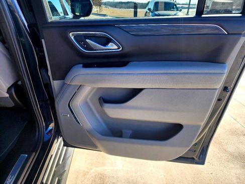 Used 2023 GMC Yukon XL SLT image 36
