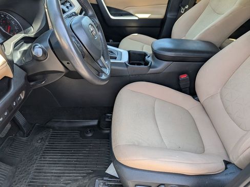 Used 2022 Toyota RAV4 XLE w/ Convenience Package AWD/4WD image 9