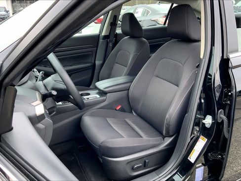 Used 2025 Nissan Altima 2.5 SV image 8