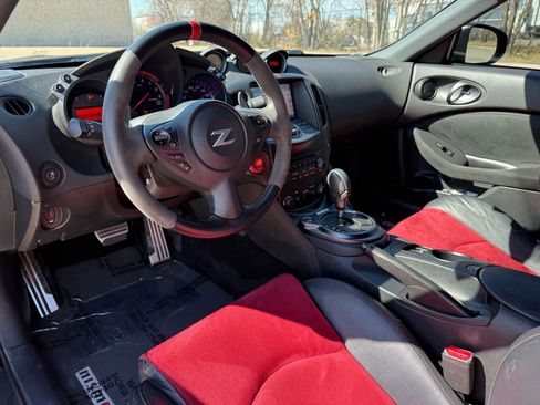 Used 2020 Nissan 370Z NISMO image 12