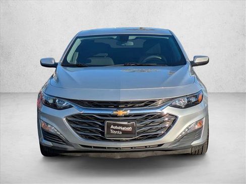 Used 2020 Chevrolet Malibu LT image 2