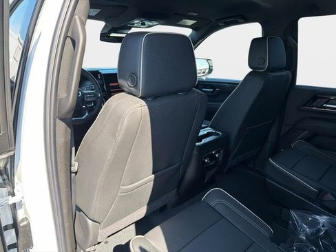 New 2026 GMC Yukon Elevation image 13
