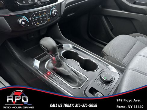 Used 2021 Chevrolet Traverse LT image 36