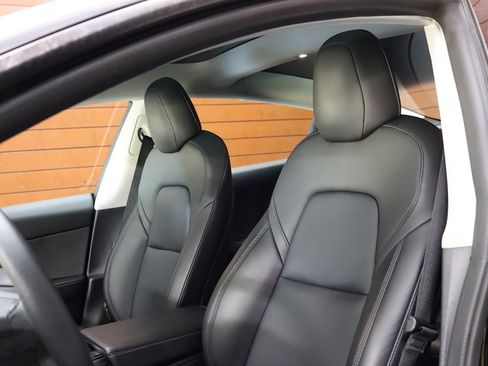 Used 2023 Tesla Model 3 Standard Range image 36