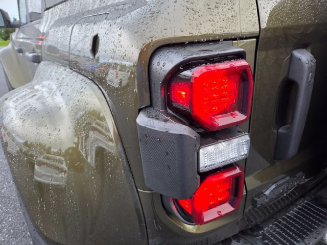 Used 2024 Ford Bronco Raptor w/ Interior Carbon Fiber Pack 6 AWD/4WD image 15
