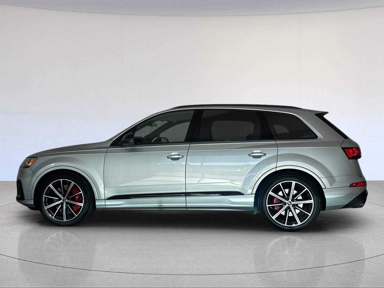 Used 2023 Audi SQ7 Premium Plus w/ Black Optic Package AWD/4WD image 3