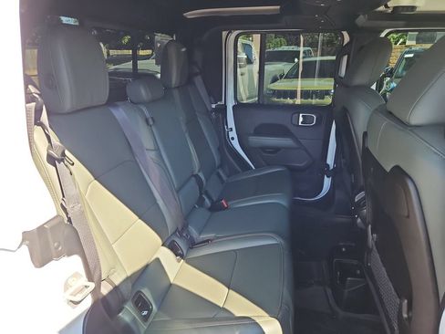 Certified 2026 Jeep Gladiator Mojave AWD/4WD image 15