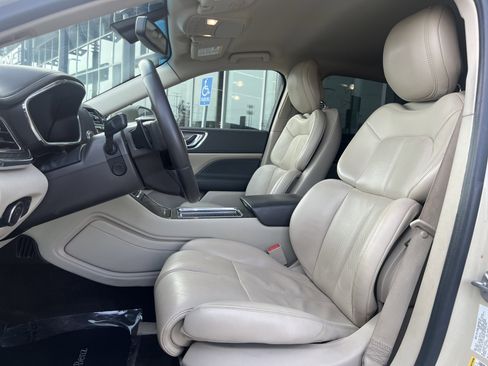 Used 2018 Lincoln Continental Select image 12