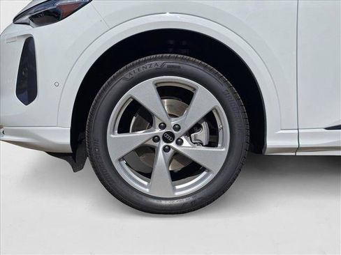 New 2025 Audi Q5 Premium w/ Premium Plus AWD/4WD image 9