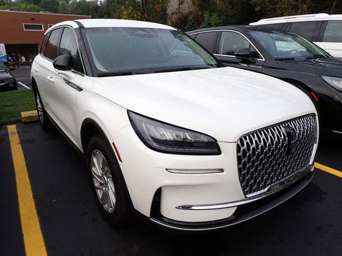 Used 2023 Lincoln Corsair AWD image 4