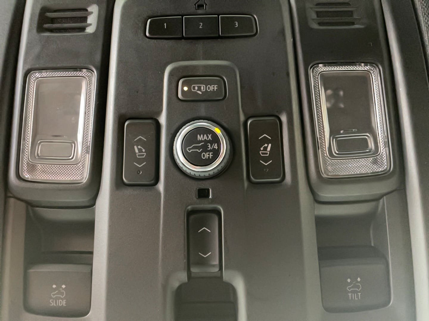 Used 2023 Chevrolet Suburban Premier w/ Advanced Technology Package AWD/4WD image 17