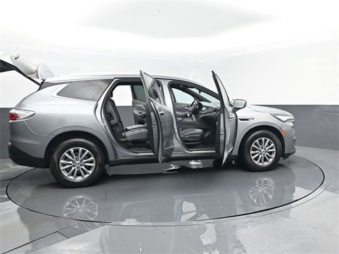Used 2024 Buick Enclave Premium image 33