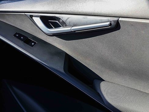 Certified 2023 Kia Niro Wave w/ Wave Preserve Package image 15