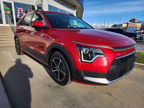 Certified 2024 Kia Niro EX image 3