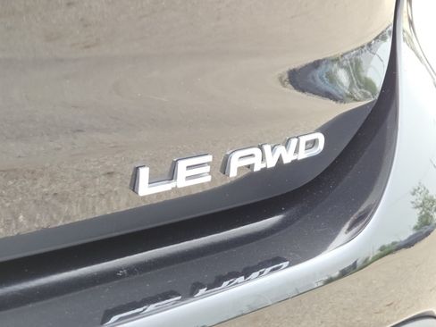 Used 2022 Toyota Highlander LE AWD/4WD image 8