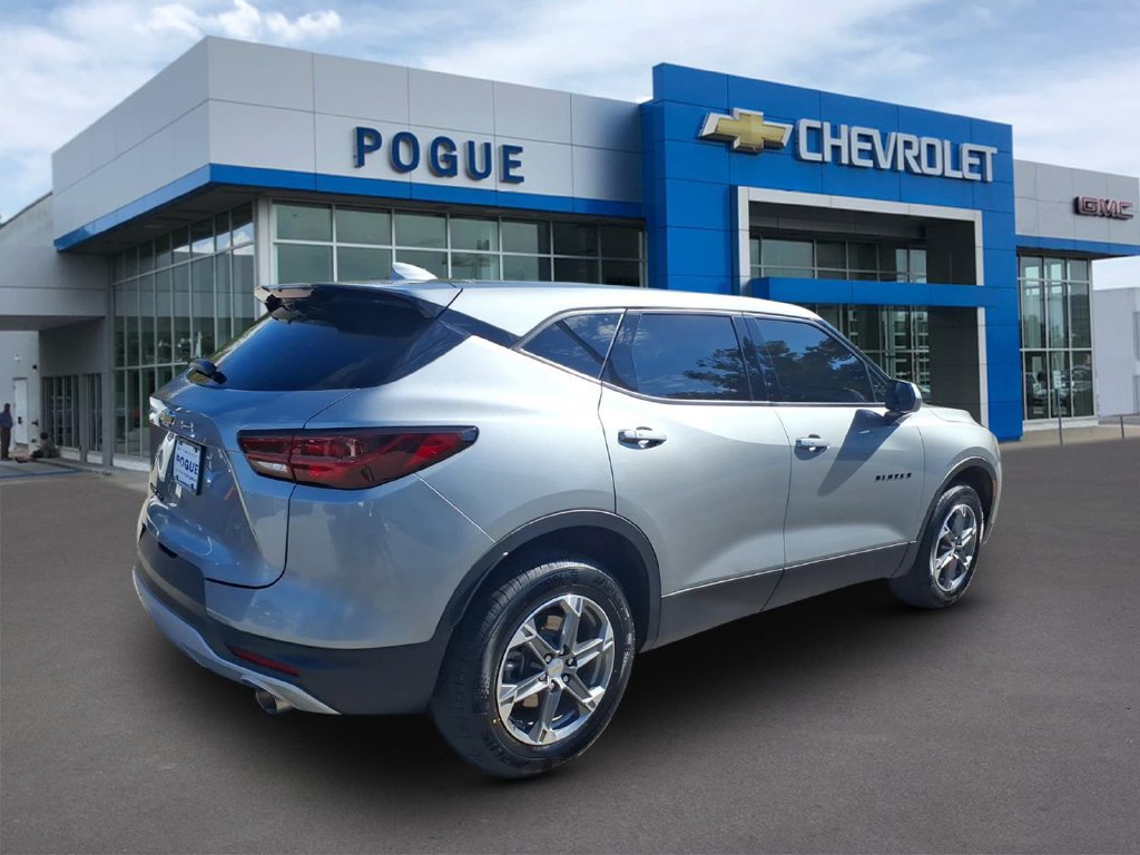 Used 2023 Chevrolet Blazer LT w/ Driver Confidence Package AWD/4WD image 2