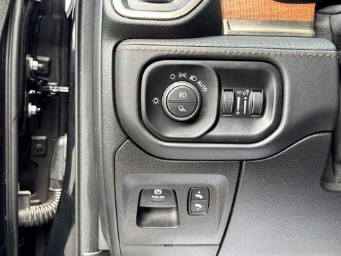 Used 2022 RAM 1500 Limited w/ Body Color Bumper Group AWD/4WD image 31