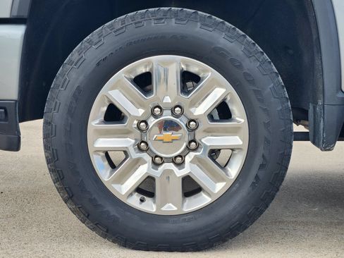 Used 2025 Chevrolet Silverado 2500 High Country w/ High Country Premium Package AWD/4WD image 11