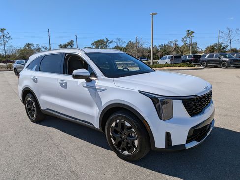 Certified 2025 Kia Sorento S image 2