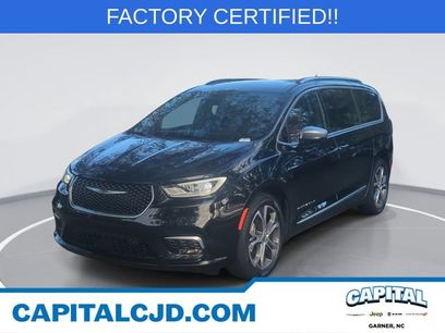 Used 2025 Chrysler Pacifica Pinnacle w/ Trailer Tow Group