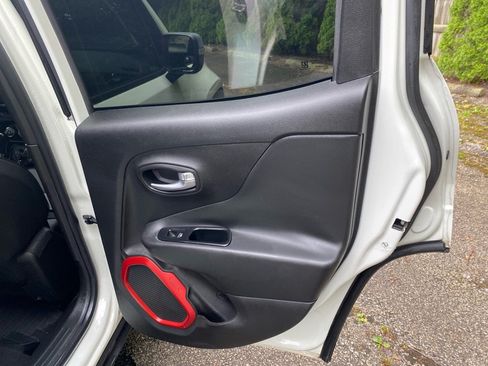 Used 2015 Jeep Renegade Trailhawk w/ Safety & Security Group I AWD/4WD image 21