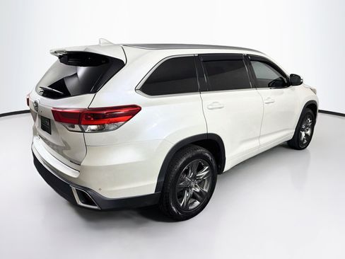 Used 2018 Toyota Highlander Limited Platinum FWD image 9