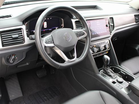 Certified 2022 Volkswagen Atlas SE image 8