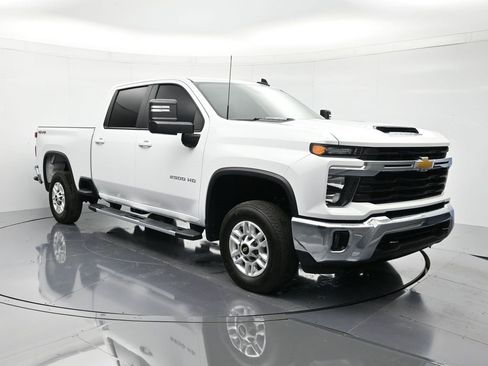 Certified 2025 Chevrolet Silverado 2500 LT w/ Convenience Package image 3