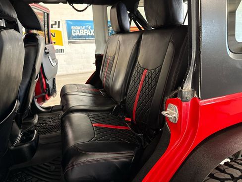 Used 2014 Jeep Wrangler Unlimited Rubicon w/ Connectivity Group AWD/4WD image 27