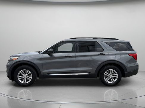 Certified 2023 Ford Explorer XLT RWD image 5