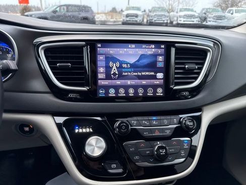 Used 2020 Chrysler Pacifica Touring-L Plus w/ Advanced Safetytec Group image 19