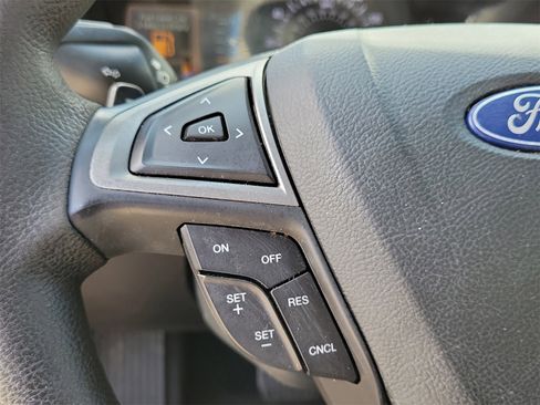 Used 2018 Ford Fusion SE w/ Fusion SE Technology Package image 16