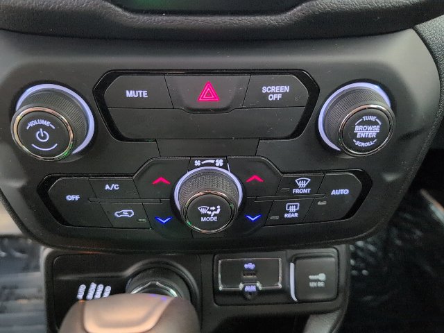 Used 2018 Jeep Renegade Latitude w/ Cold Weather Group AWD/4WD image 23