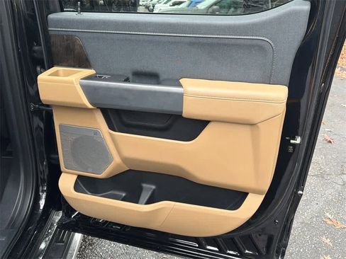 Used 2023 Ford F150 Lariat w/ Trailer Tow Package image 15