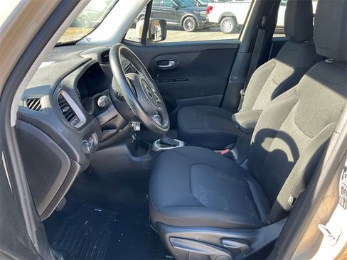 Used 2015 Jeep Renegade Latitude image 16