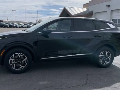 Used 2025 Kia Sportage LX image 6