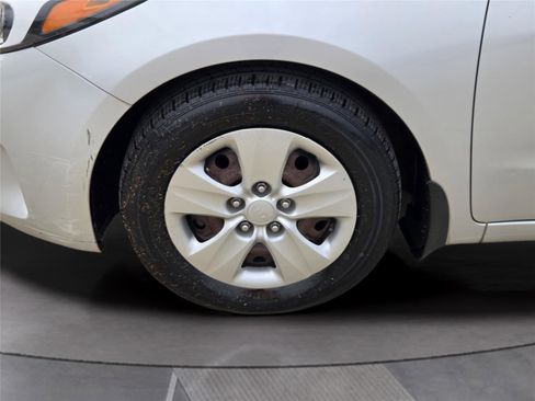 Used 2018 Kia Forte LX w/ LX Rear Camera Package image 9