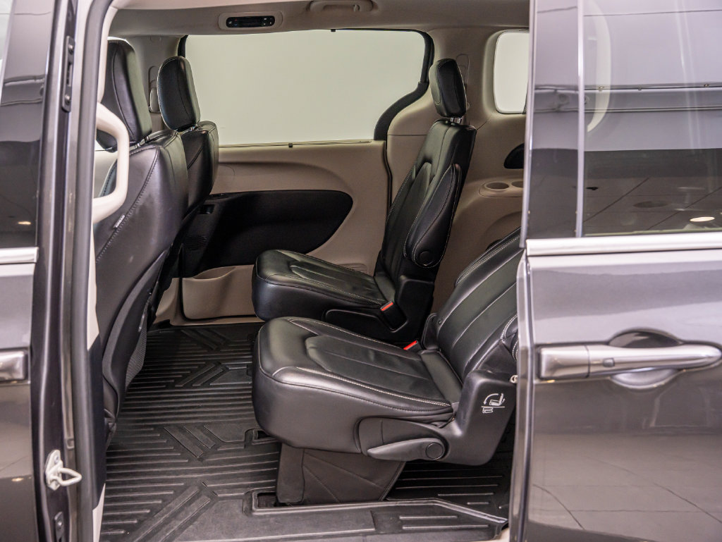 Used 2022 Chrysler Pacifica Touring-L FWD image 39