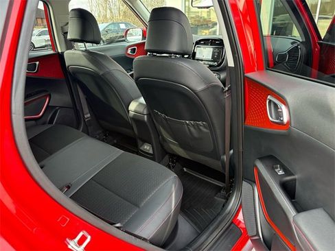 Used 2025 Kia Soul GT-Line image 28