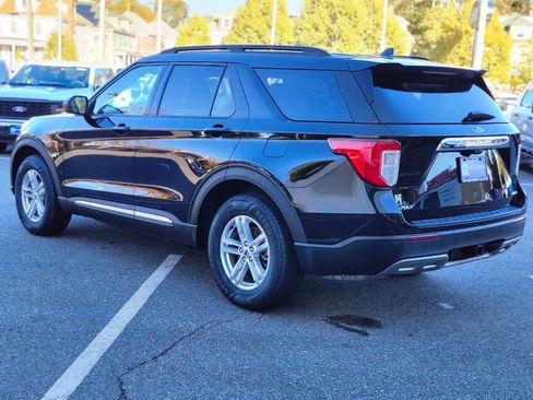 Used 2022 Ford Explorer XLT w/ Equipment Group 202A image 3
