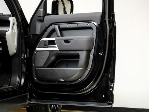 Used 2023 Land Rover Defender 110 SE image 46