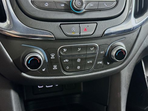 Used 2023 Chevrolet Equinox LT image 24