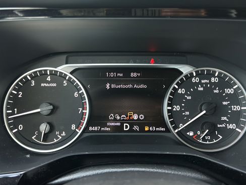 Used 2025 Nissan Pathfinder SV w/ Black Appearance Package FWD image 28
