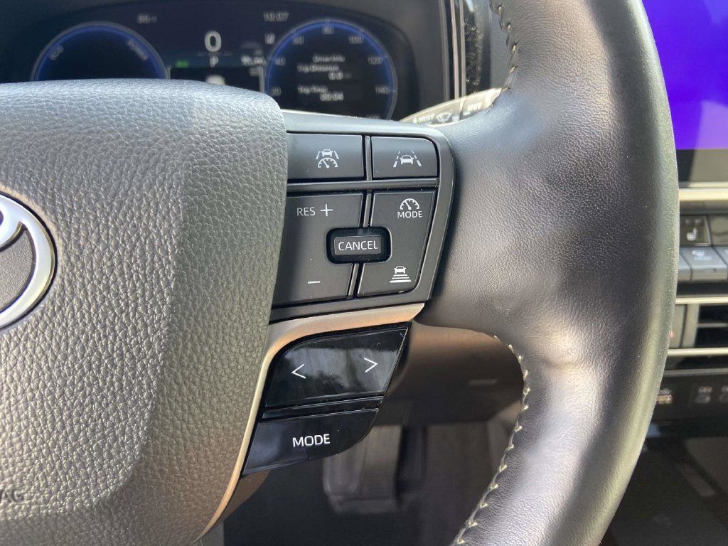 Used 2025 Toyota Camry XLE FWD image 35