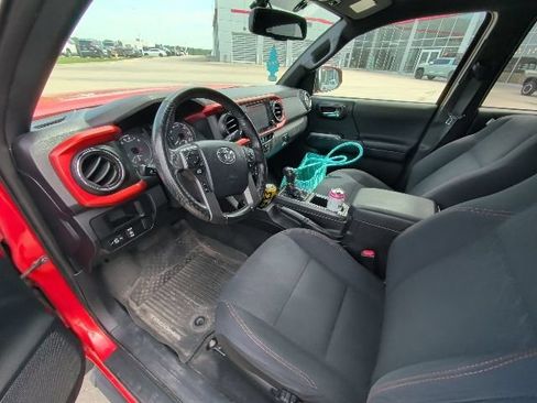 Used 2016 Toyota Tacoma TRD Off-Road w/ Towing Package AWD/4WD image 15