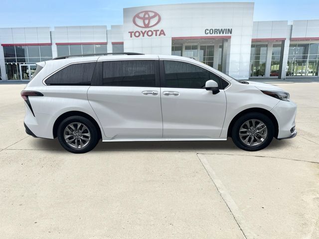 Used 2025 Toyota Sienna XLE FWD image 6