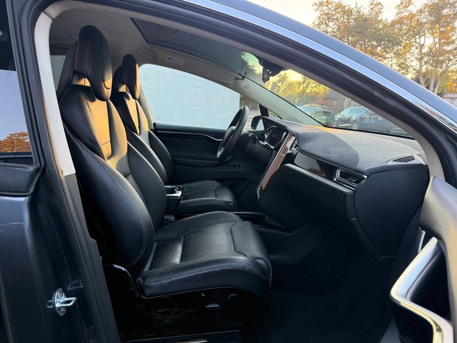 Used 2016 Tesla Model X 75D AWD/4WD image 16