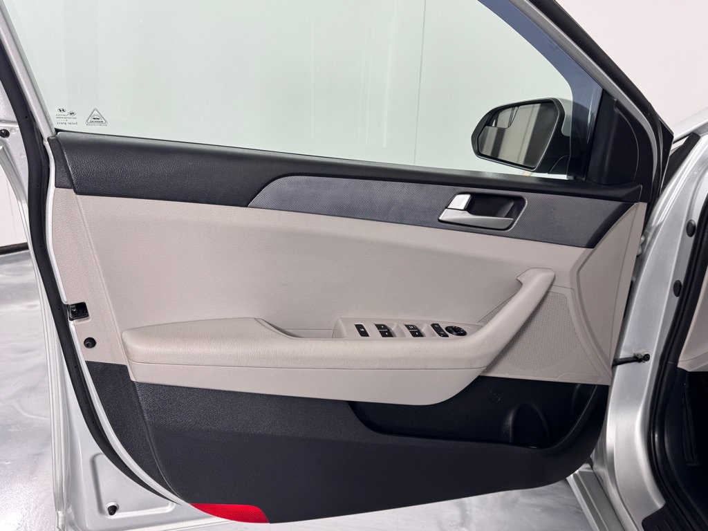 Used 2017 Hyundai Sonata SE FWD image 9